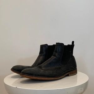 Black Chelsea boot